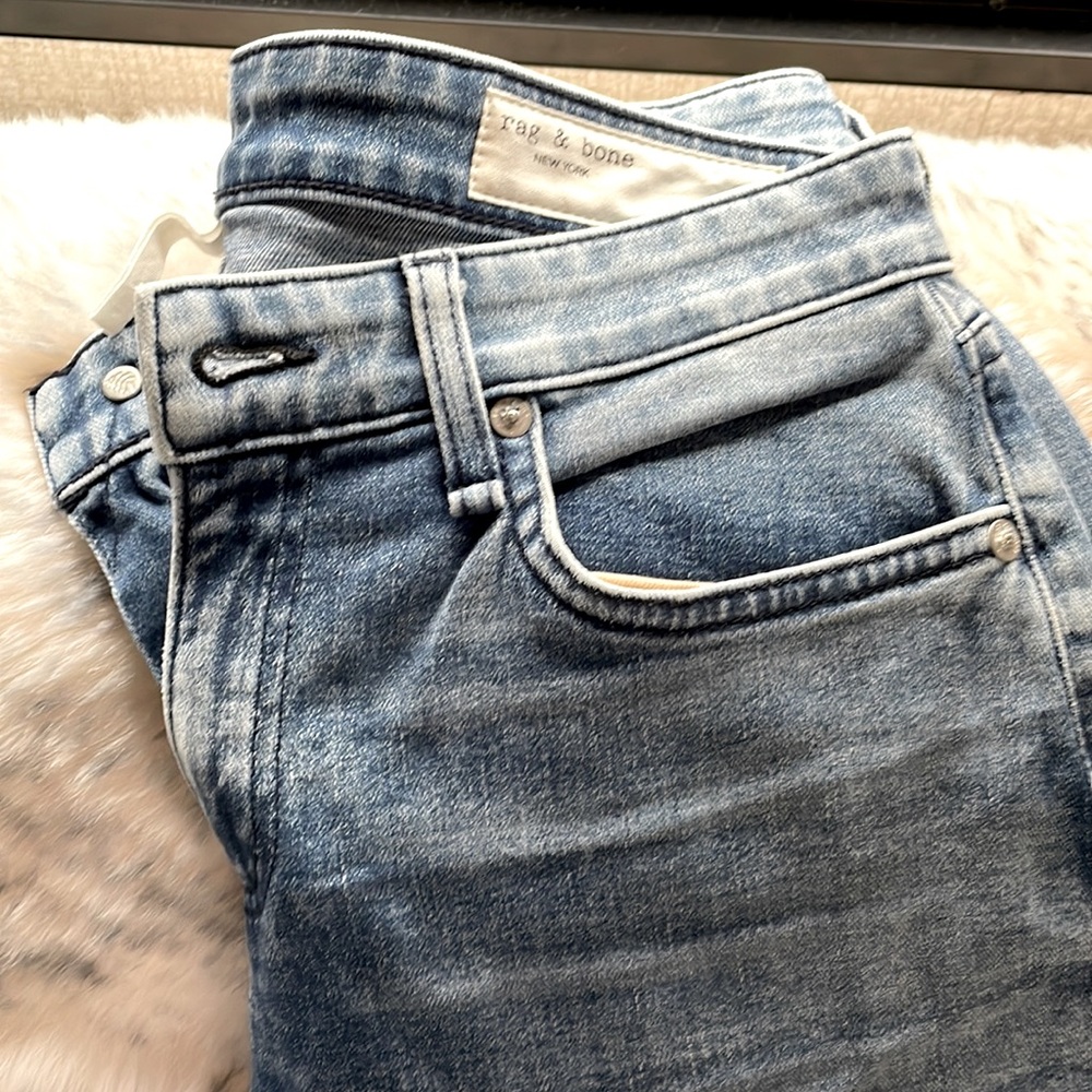 Low rise slim boyfriend jeans